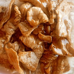 ข้าวหมูทอด กระเทียม