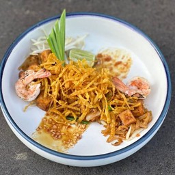 9.ผัดไทยกุ้งเกี๊ยวกรอบ