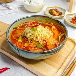 KIMCHI NOODLE (กิมจิคุกซู)