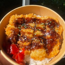 ข้าวหน้าไก่ทงคัตสึราดซอสทงคัตสึ