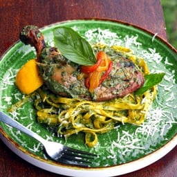 พาสต้าซอสโหระพาไก่ย่างสไตล์อิตาเลี่ยน