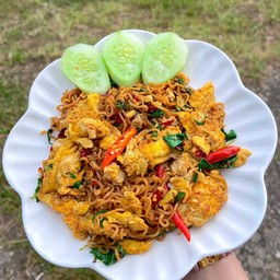 มาม่ากะเพราผัดไข่