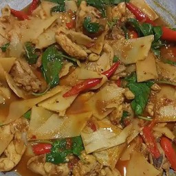 ผัดเผ็ดหน่อไม้ดอง ไก่,หมู ระบุ