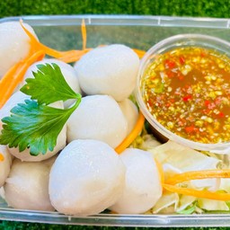 ยำลูกชิ้นปลากลม size L