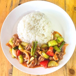 ข้าวราดผัดเปรี้ยวหวาน