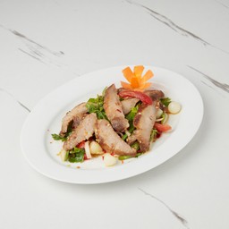 ยำคอหมูย่าง