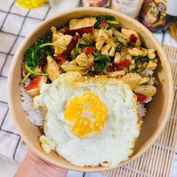 ข้าวกะเพรามุมครัวคอนโด🍳🍚