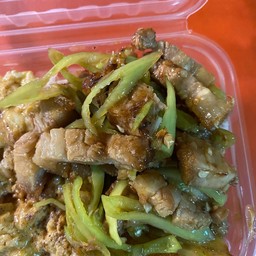 ข้าวหมูกรอบพริกอ่อน