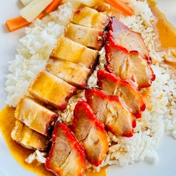 ข้าวหน้าหมูแดง-หมูกรอบ