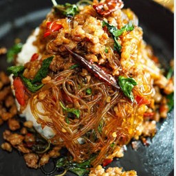 ข้าวกระเพราหมูสับวุ้นเส้น