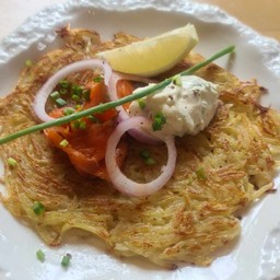 ROS 2 Rosti with smoked salmon, creme fraiche