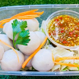 ยำลูกชิ้นปลากลม size M