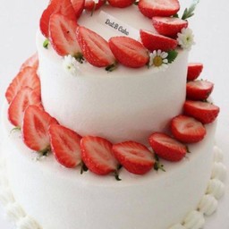 29.เค้ก2ชั้นท้อปผลไม้สตอเบอรี่❌ไม่มีดอกไม้เหมือนในรูปนะคะเป็นแค่ผลไม้สด