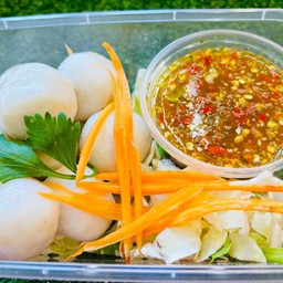 ยำลูกชิ้นปลากลม size S