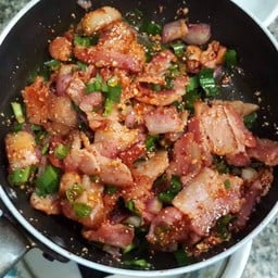 Spicy Grilled Angus Bacon Cheese Salad น้ำตกแองกัสเบคอนย่างชีส