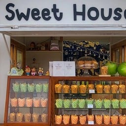 ชิฟฟ่อนมะพร้าวอ่อนดำเนินสะดวก (Sweet House)
