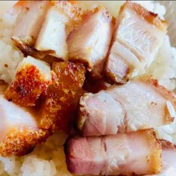 ข้าวหน้าหมูกรอบ