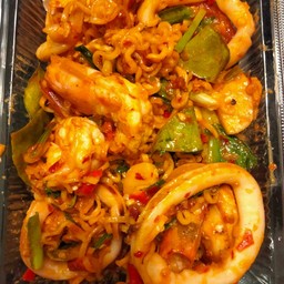 ข้าวผัดต้มยำทะเล