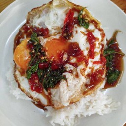 🍳ข้าวไข่ดาวราดน้ำผัดกระเพราฉ่ำๆ