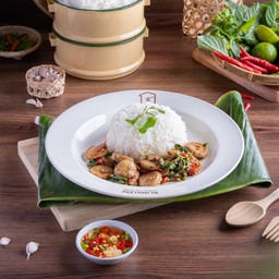 ข้าวกะเพราลูกชิ้น