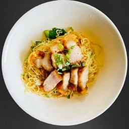 บะหมี่หมูกรอบ