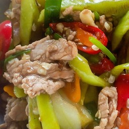 ผัดพริกหยวก