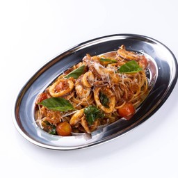 สปาเก็ตตี้ซอสมะเขือเทศรสเผ็ด - ปลาหมึก