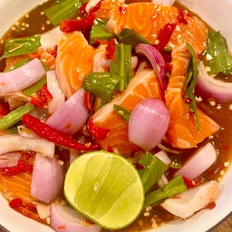 ยำแซลมอน