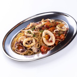 สปาเก็ตตี้ไส้กรอกโชริโซพริกแห้ง - ปลาหมึก