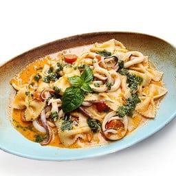 Pink Sauce Farfalle - ปลาหมึก