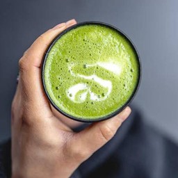 Hot Matcha Latte (มัทฉะลาเต้ร้อน)