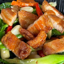 ข้าวคะน้าหมูกรอบ