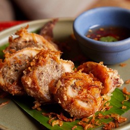 ปีกไก่ยัดไส้วุ้นเส้นพริกไทยดำ