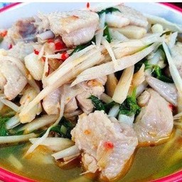 แกงหน่อไม้ส้มใส่ไก่