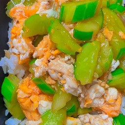 ข้าวแตงกวาผัดไข่