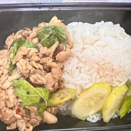 ผัดกะเพรา  ( ราดข้าว )