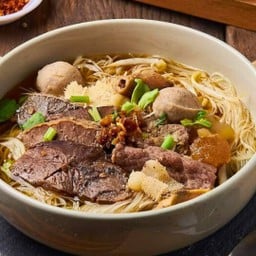 ก๋วยเตี๋ยวเนื้อ ใส่ทุกอย่าง