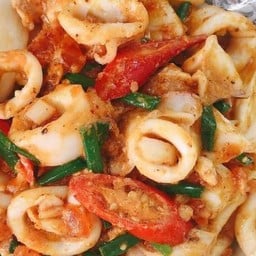 ปลาหมึกผัดไข่เค็ม