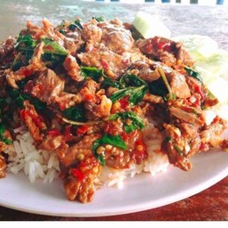 กะเพราเนื้อสด