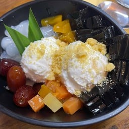 ไอติม-ชุมสุข