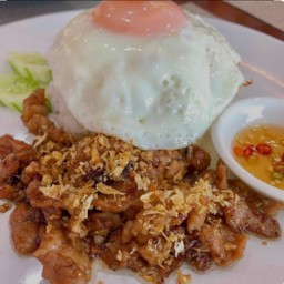 ข้าวหมูทอดกระเทียม+ไข่ดาว