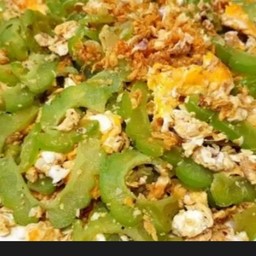 มะระผัดไข่