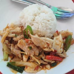 กะเพรารวมมิตรราดข้าว