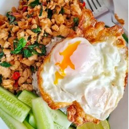 กะเพราะไก่+ไข่ดาว