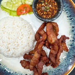 ข้าวสันคอหมูทอดน้ำปลา