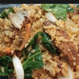 ข้าวผัดปลากระป๋อง