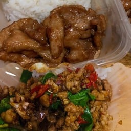 ชุด กะเพราหมูสับ-ราดข้าว 1 กล่อง ข้าวหมูทอด-ราดข้าว    2 กล่อง