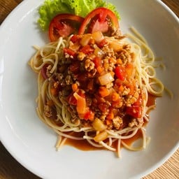 สปาเก็ตตี้ผัดซอสมะเขือเทศ