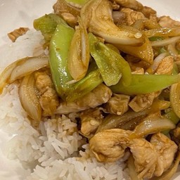 ข้าวราดผัดพริกหยวก 