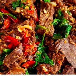 ผัดกะเพราเนื้อตุ๋น